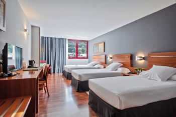 Hotel_Arthotel_01-Standard_Room_Fam-min
